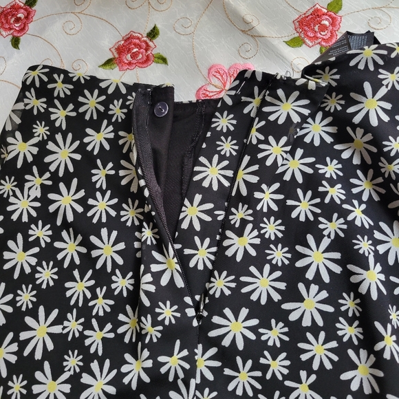 Black white yellow daisy floral print H&M slip a-line mini skirt 2 - Picture 7 of 7